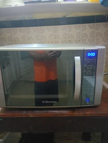 Microondas Electrolux Mec41 31 litros inox com grill