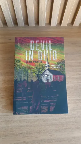 Livro Devil in Ohio - Daria Polatin - Em Inglês