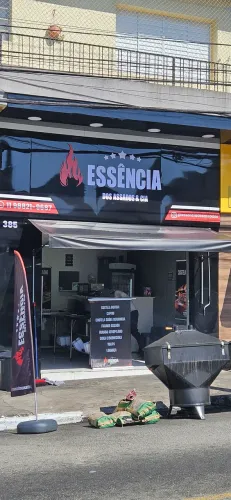 Máquina de frango, churrasqueiras e freezer