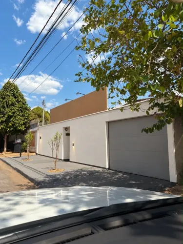 Alugo Casa