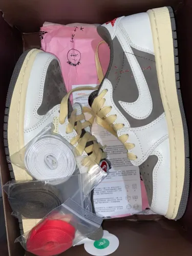 Air Jordan 1 Low Travis Scott Reverse Mocha - Edição Premium
