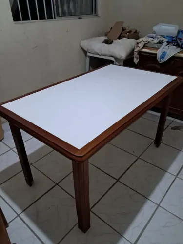 Venda de mesa com cadeiras