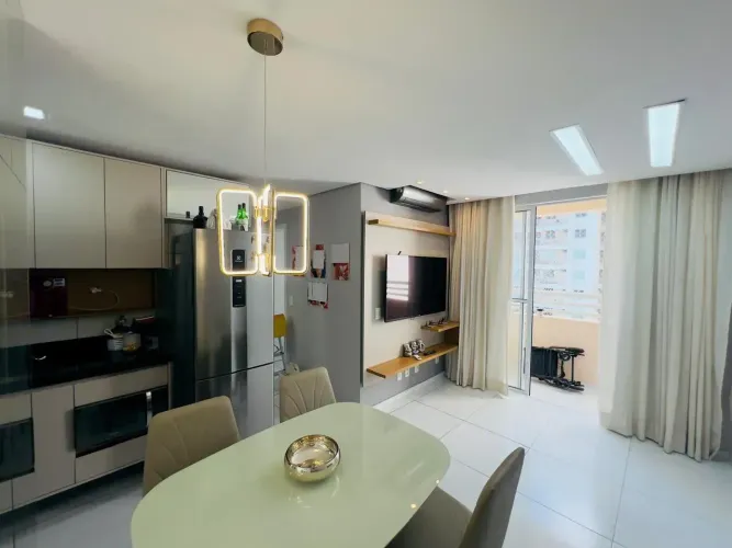 JARDIM DE MANUELLA, andar alto, com a vista livre. Com suite, varanda, sendo 3 quartos, 60