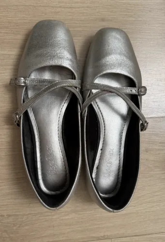 Sapatilha metalizada prata da Usaflex