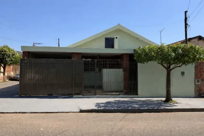 Vende-se Imóvel residencial - Rua Campos Salles - Centro Bebedouro/SP