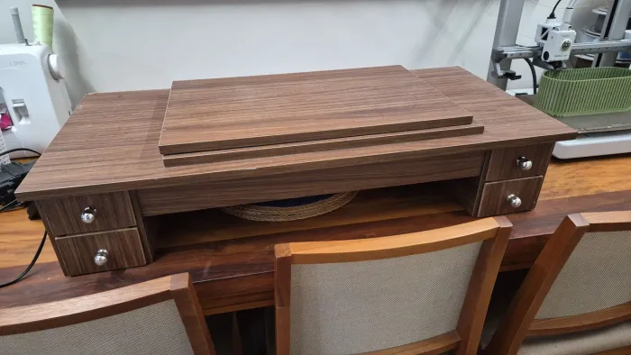 Mesa para máquina de costura