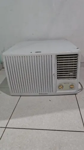 Ar-condicionado de janela Eletrolux 18000 BTUs funcionando perfeitamente!!!