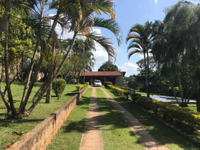 Chácara com casa principal e casa para caseiro a venda no bairro Chácaras São Bento na cid