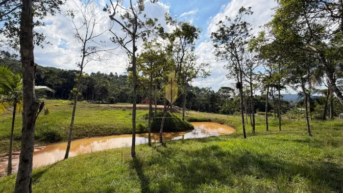 Bela chácara à venda no interior de Barra Velha/SC