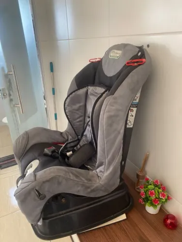 Cadeirinha infantil para carro preço de desapego muito conservado 