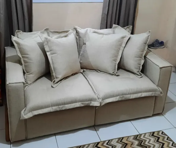 Sofá retrátil de linho com pillow top
