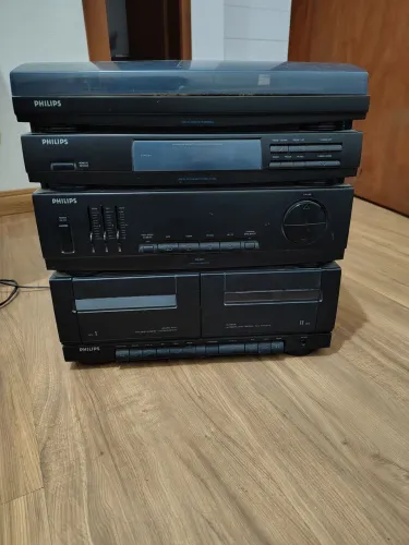 Vendo rádio Philips AS405 3 em 1 e pedal de guitarra Meteoro.