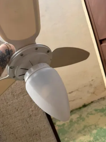 VENTILADOR DE TETO COM LUMINÁRIA - 3 PÁS