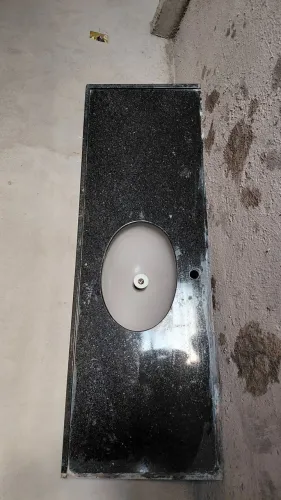 Pia de granito de um metro e meio, *
