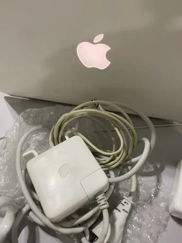 Vendo Carregador MacBook Pro original  por apenas r$ 299 avista no pix