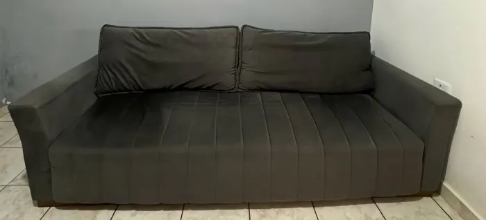SOFÁ GIGANTE CINZA EM SUEDE - 4 LUGARES - CONFORTO DE VERDADE! BARATINHO!