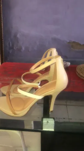 Sandália vizzano nova número 40 pra vender no precinho