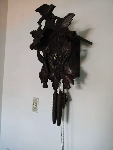 Relógio cuco antigo.