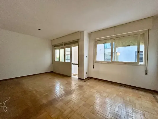 Apartamento à venda no Centro com 132m², 3 dorms (1 suíte), hidromassagem, sacada, ótima p