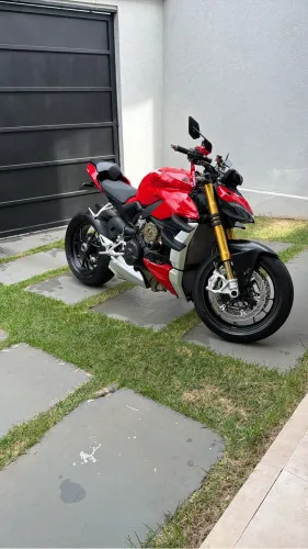 Ducati streetfigther V4S extremamente nova 