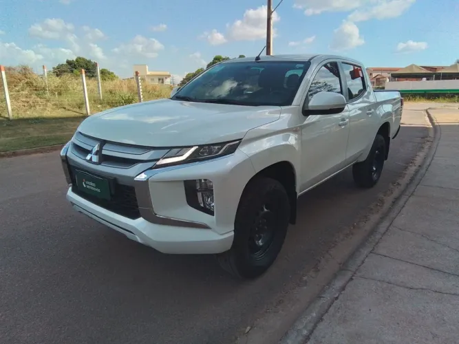 Mitsubishi L200 Tri. Outdo. GLS 2.4 CD 4X4 Die. AUT 2025
