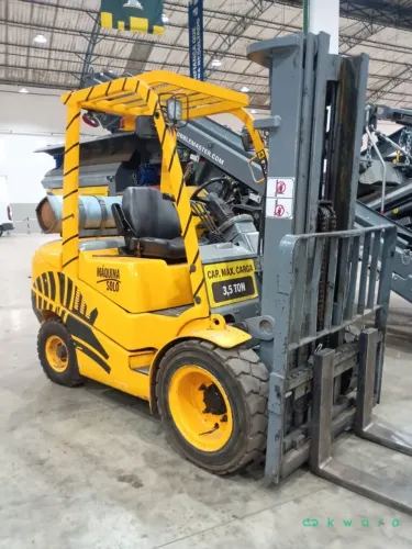 Empilhadeira 2.5 Ton. Clark