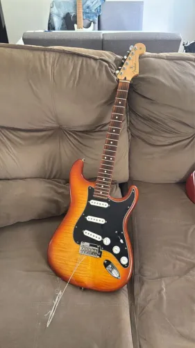 Guitarra Fender Player Plus Flamed Top linda!