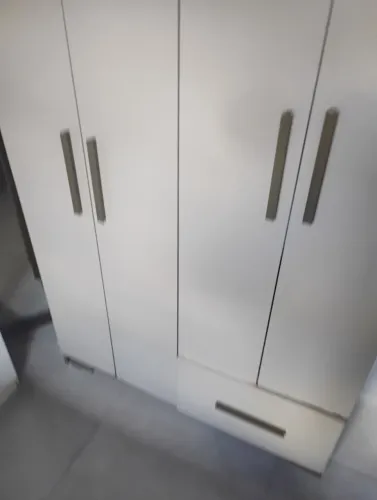 Vendo um guarda-roupa por r$ 200 estado ótimo