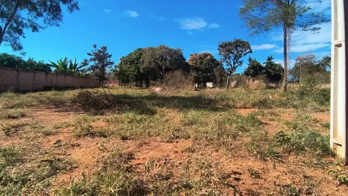 Lote de esquina no Jardim Ingá