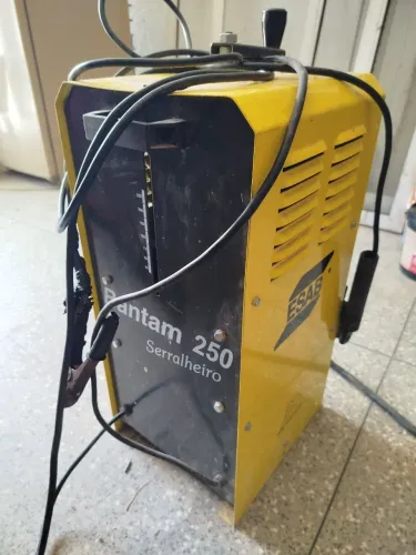 Máquina de Solda Bantam 250 Serralheiro ESAB