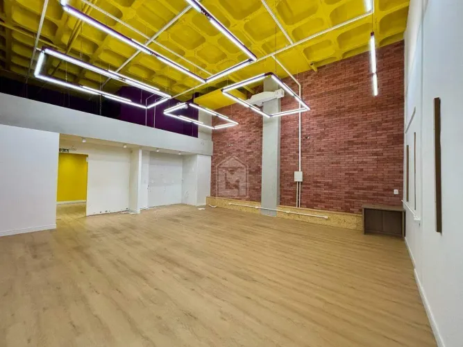 Conjunto de lojas 75m² na Praia do Canto