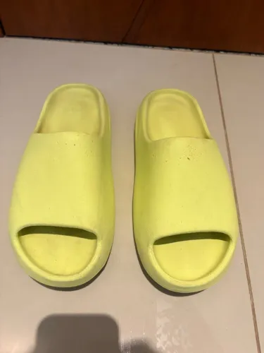 Yeezy slide 44 green glow 