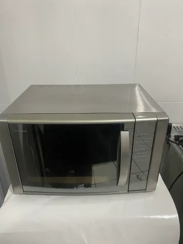 Microondas Electrolux todo em inox 31 litros em perfeito estado