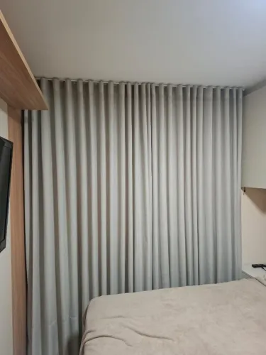 Cortina para quarto completa instalada com forro blackout linho com prega ondulada