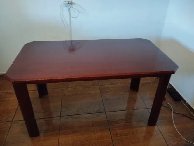 Mesa de Jantar em madeira maciça 6 lugares