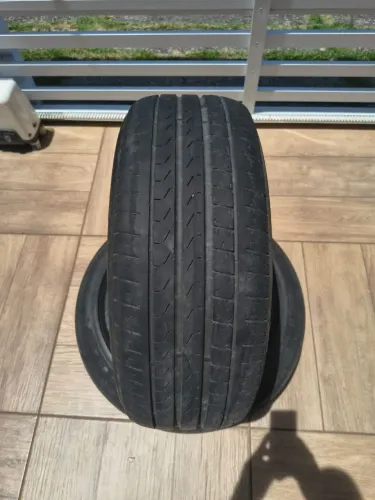 Vendo 2 Pneus Pirelli 215 50 17