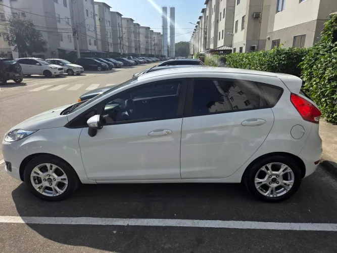 Ford Fiesta 1.6 16V Flex Mec. 5P 2015