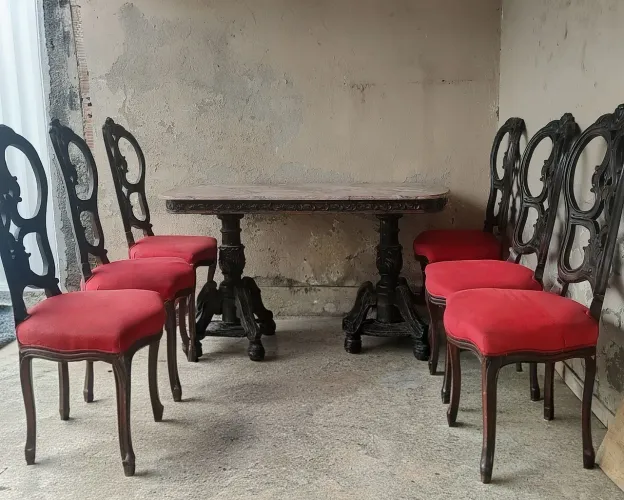 Mesa de granito rosa, antiga, linda e decorativa acompanha 6 cadeiras com marca de uso 