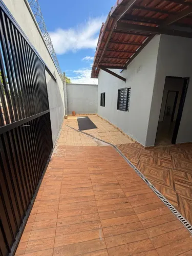 Casa à Venda - Pirapitinga, Ituiutaba