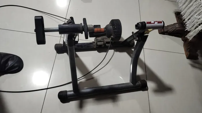 Rolo treino Elite indoor bike fixo com regulagem e suporte roda dianteira
