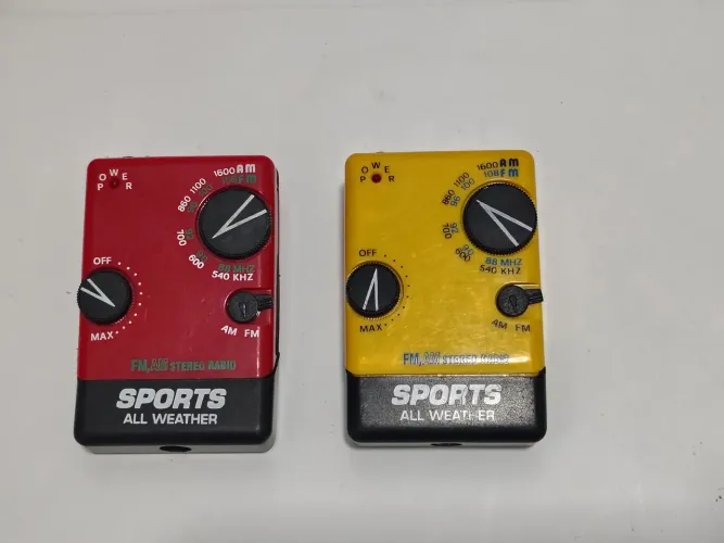 Par de Rádio de bolso anos 90 vermelho e amarelo sem teste no estado