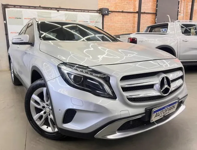 Mercedes-Benz GLA 200 Adv. 1.6/1.6 TB 16V Flex Aut. 2015