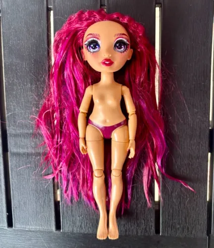 Boneca Rainbow High Milla Berrymore Sucata