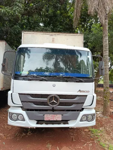 Caminhão atego 1418