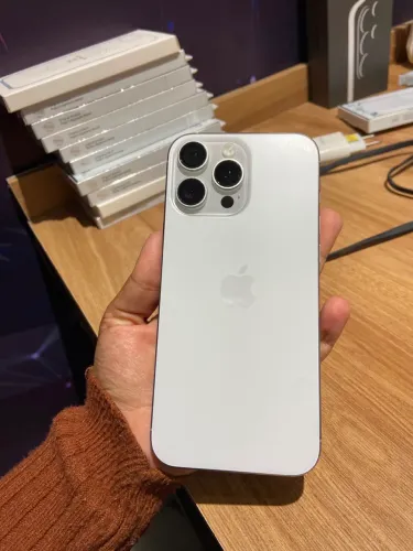 iPhone 16 pro Max ( BRANCO) 256Gb 98% bateria ( em perfeito estado )