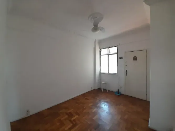 Imóvel para aluguel e venda possui 50 metros quadrados com 2 quartos em Glória - Rio de Ja