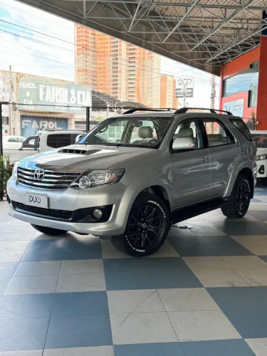 Toyota Hilux SW4 SRV D4-d 4X4 3.0 TDI Dies. AUT 2013