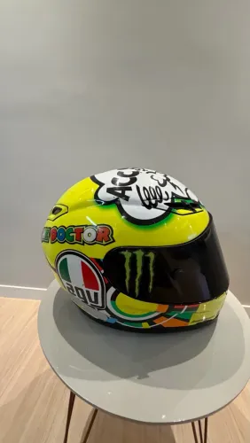 Capacete AVG edição limitada tamanho 60