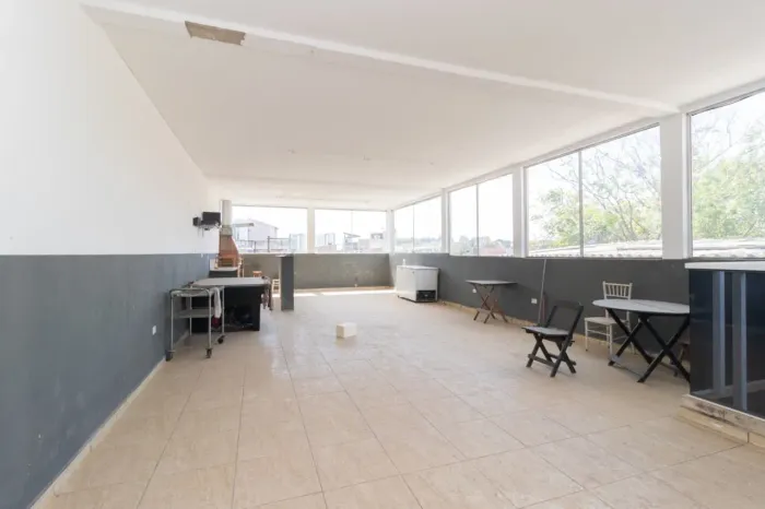 Sobreloja na Rua Albertina Medeiros, 999 - Sala 2 100 m²