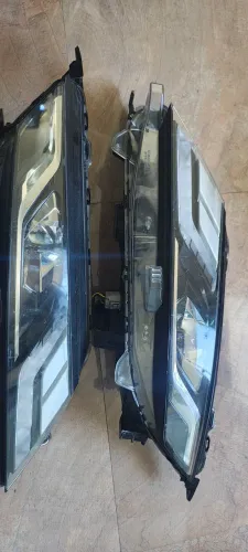 Farol L200 21/25  (detelhe no suporte)